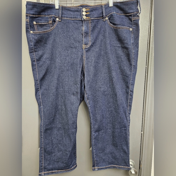 Torrid Crop Jegging Skinny Super Soft High-Rise Jean Size 24 - Picture 2 of 4